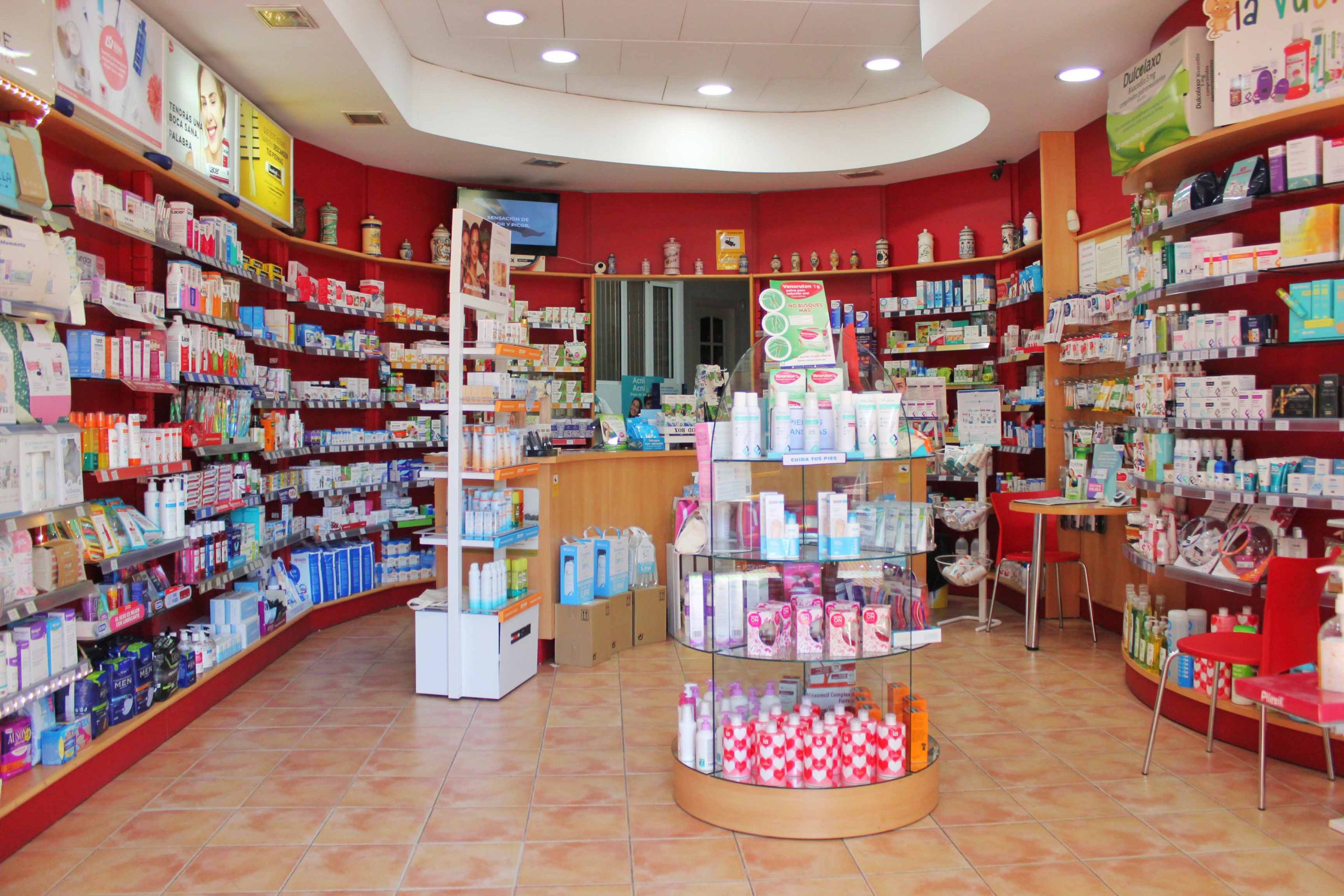 interior farmacia productos